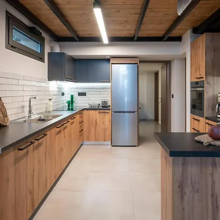 Zeus Mountain - Newtown Residences * Vasilies